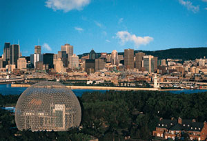 从Parc Jean-Draveau查看的Montréal天际线，©TourismeMontréal